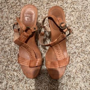 Frye wedges